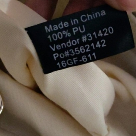 ♡𝘎𝘶𝘦𝘴𝘴 𝘉𝘢𝘨♡ - Picture 3 of 5